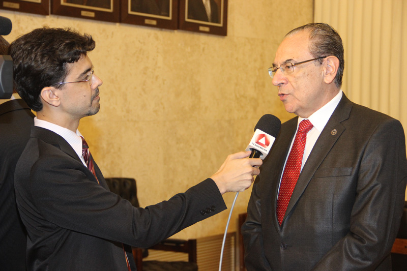 Presidente Sebastião Helvecio dá entrevista para a TV Assembleia